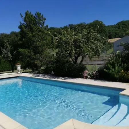 Tatil Evi Auvergne Avec Piscine, Proche Aurillac Et Puy Mary, Terrains Et Activites A Proximite - Fr-1-742-52 *
