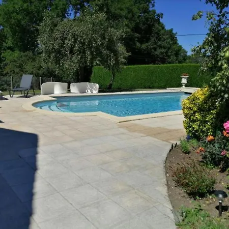 Auvergne Avec Piscine, Proche Aurillac Et Puy Mary, Terrains Et Activites A Proximite - Fr-1-742-52 Holiday home *