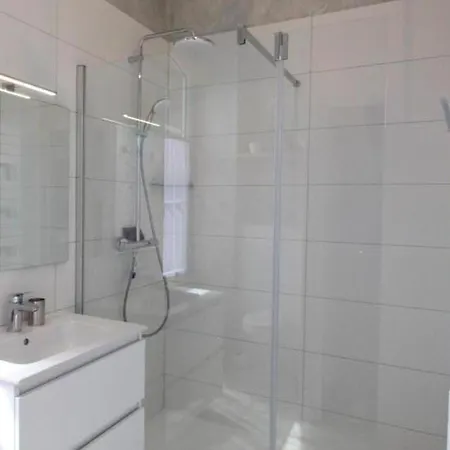 Auvergne Avec Piscine, Proche Aurillac Et Puy Mary, Terrains Et Activites A Proximite - Fr-1-742-52 Holiday home
