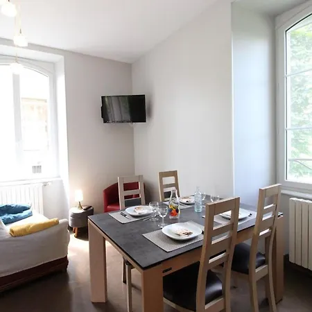 Auvergne Avec Piscine, Proche Aurillac Et Puy Mary, Terrains Et Activites A Proximite - Fr-1-742-52 Holiday home *